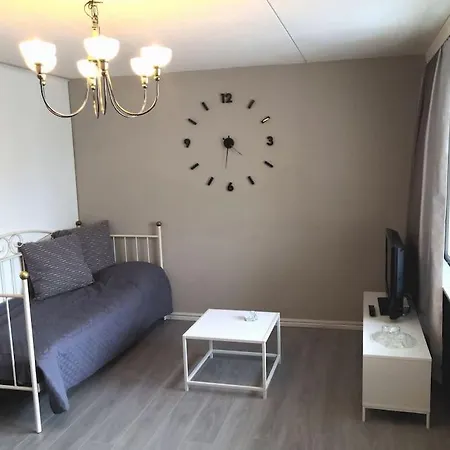 Valoisa & Tilava 3.krs Kaksio, Lasitettu Parveke Kouvola